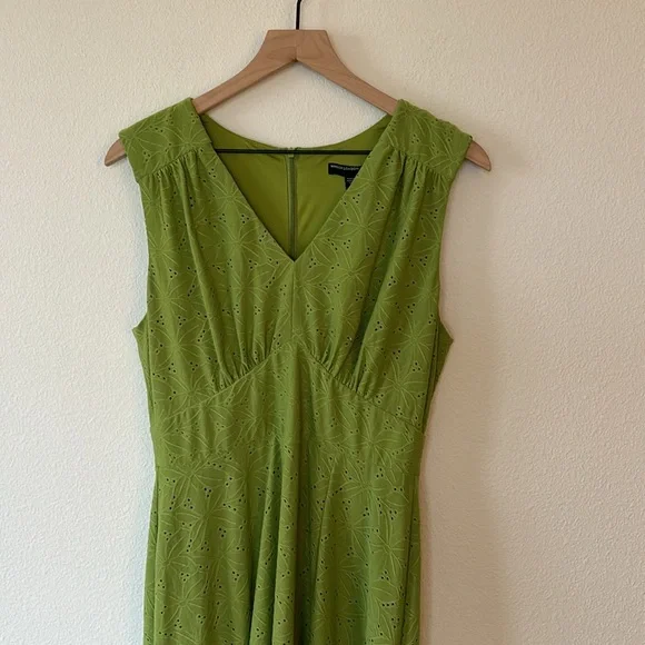 Maggy London V-Neck Empire Flare Midi Dress - Picture 6 of 11